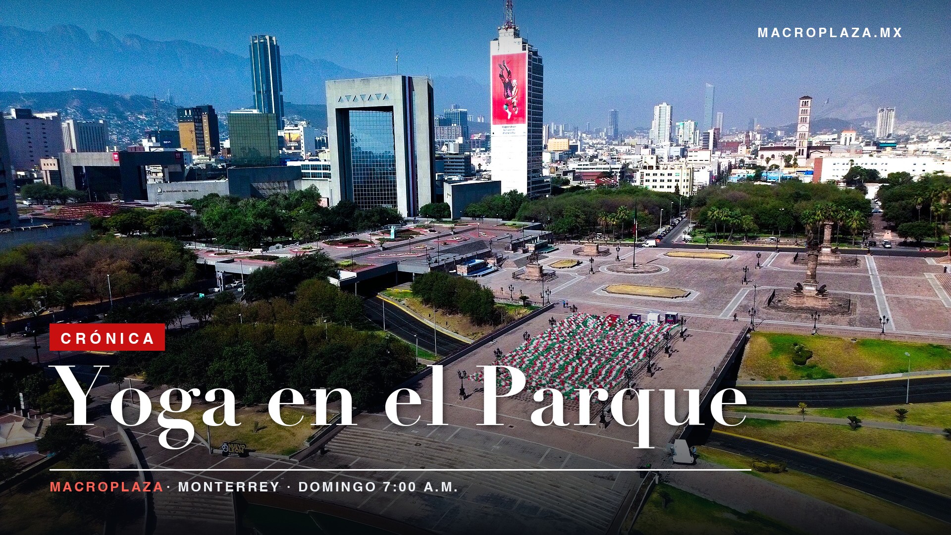 Vista aerea de la Macroplaza de Monterrey con el texto Yoga en el Parque