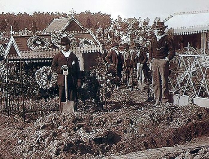 Ubicacion de cementerios coloniales enterrados bajo el centro de Monterrey